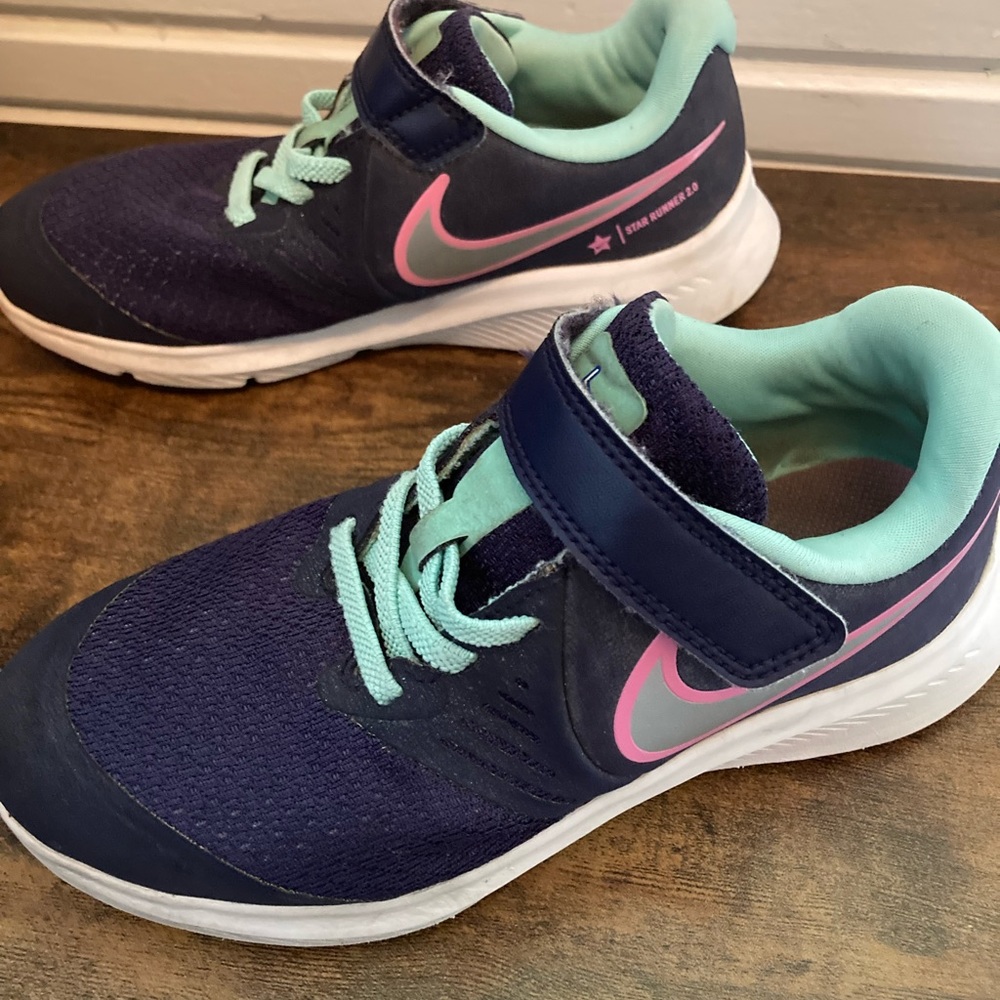 Girl’s star runner 2.0 nikes - size 13 kids